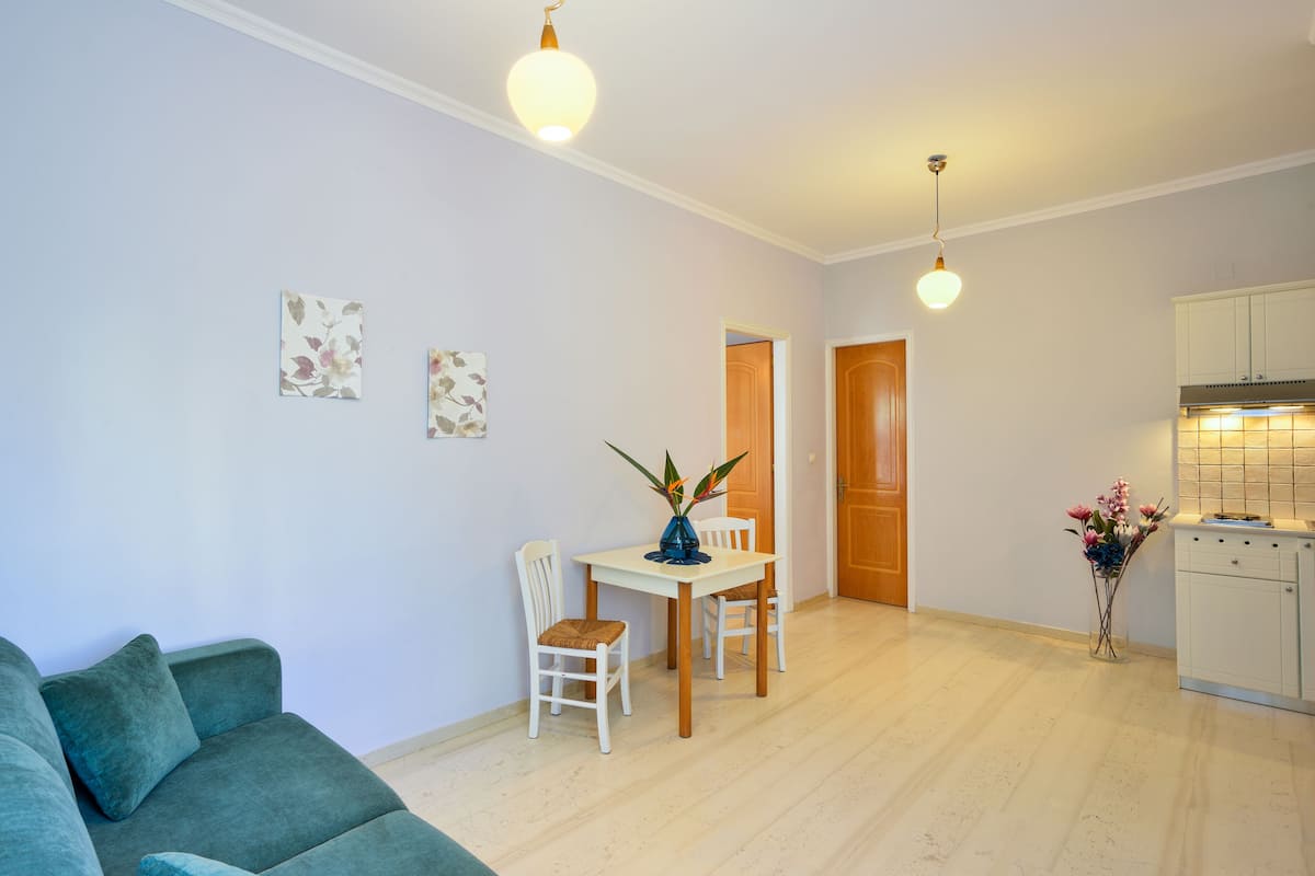 apartment, 1 bedroom | living area | tv