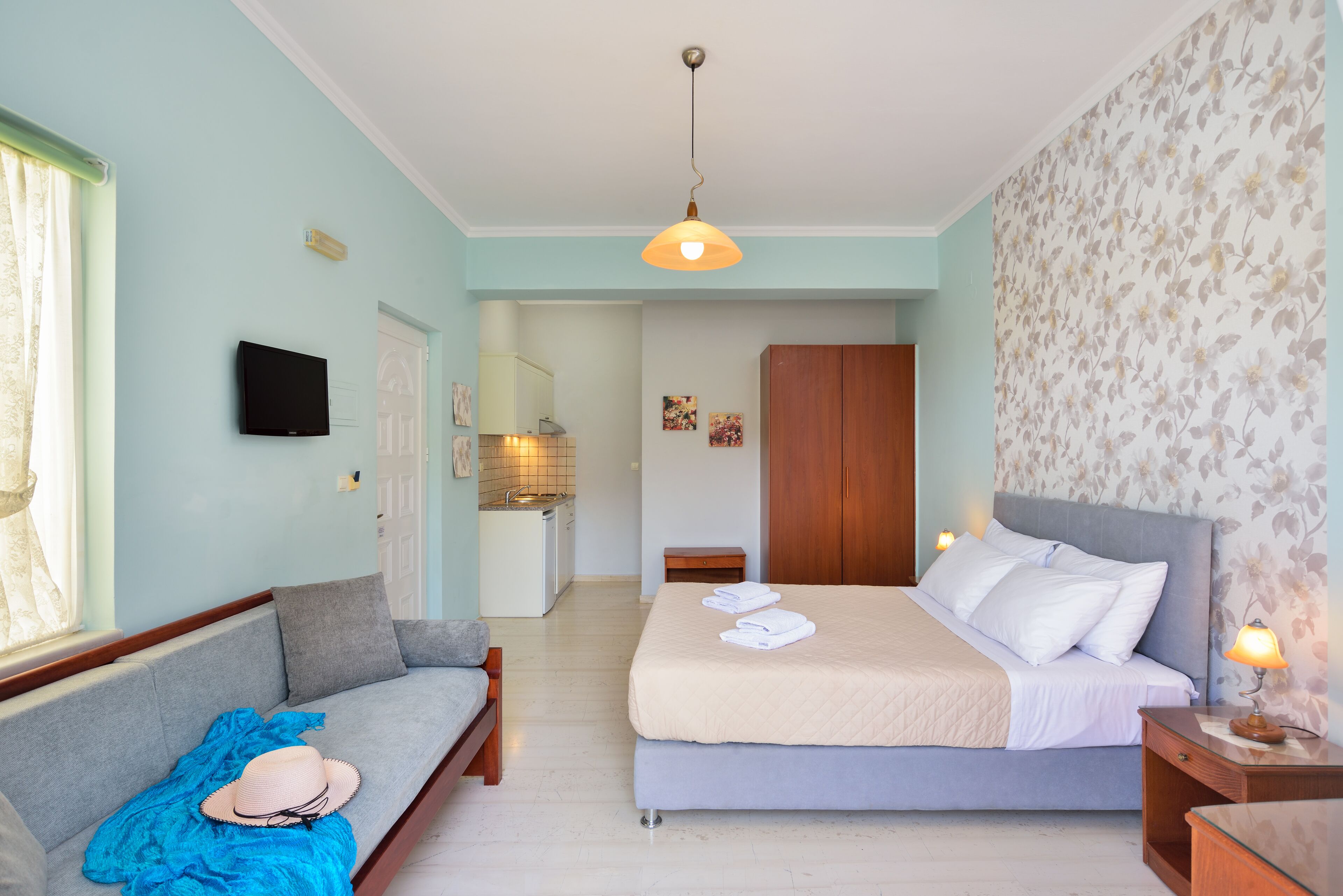 studio, 1 bedroom | in-room safe, desk, laptop workspace, blackout curtains