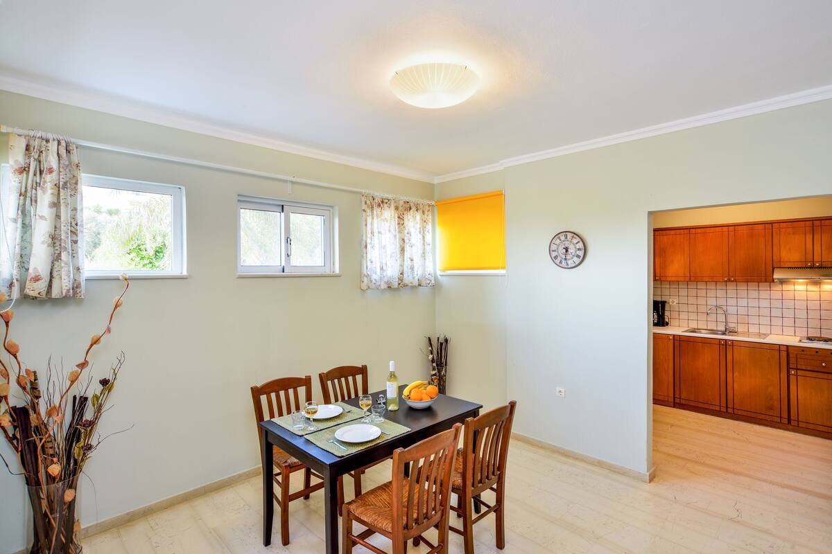 apartment, 2 bedrooms | private kitchenette | fridge, stovetop, coffee/tea maker, electric kettle