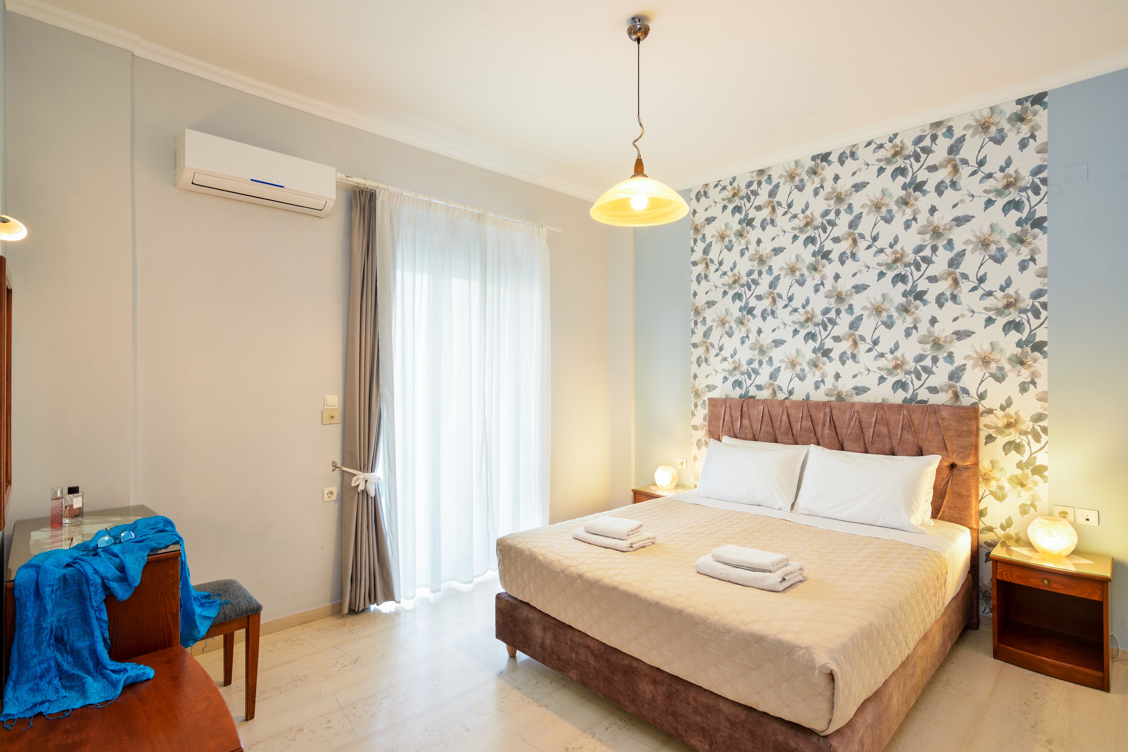 apartment, 1 bedroom | in-room safe, desk, laptop workspace, blackout curtains