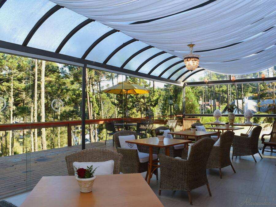 Déjeuner et dßner servis sur place, spécialités Cuisine italienne