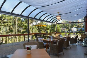 Lunch and dinner served, Italian cuisine - Villa Casato Residenza Boutique (Campos do Jordão)