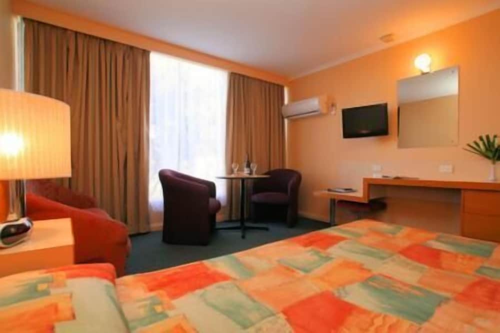 Heemskirk Motor Hotel by null