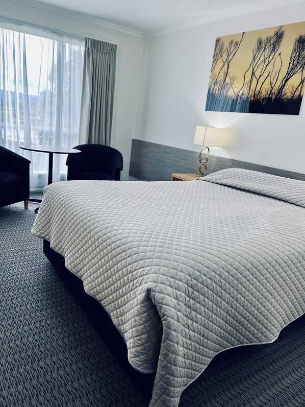 Standard Double Room | Desk, blackout drapes, iron/ironing board, free WiFi - Heemskirk Motor Hotel (Zeehan)