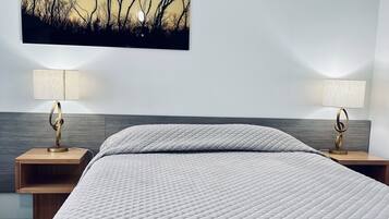 Deluxe Room, 1 Queen Bed | Minibar, desk, iron/ironing board, free cribs/infant beds