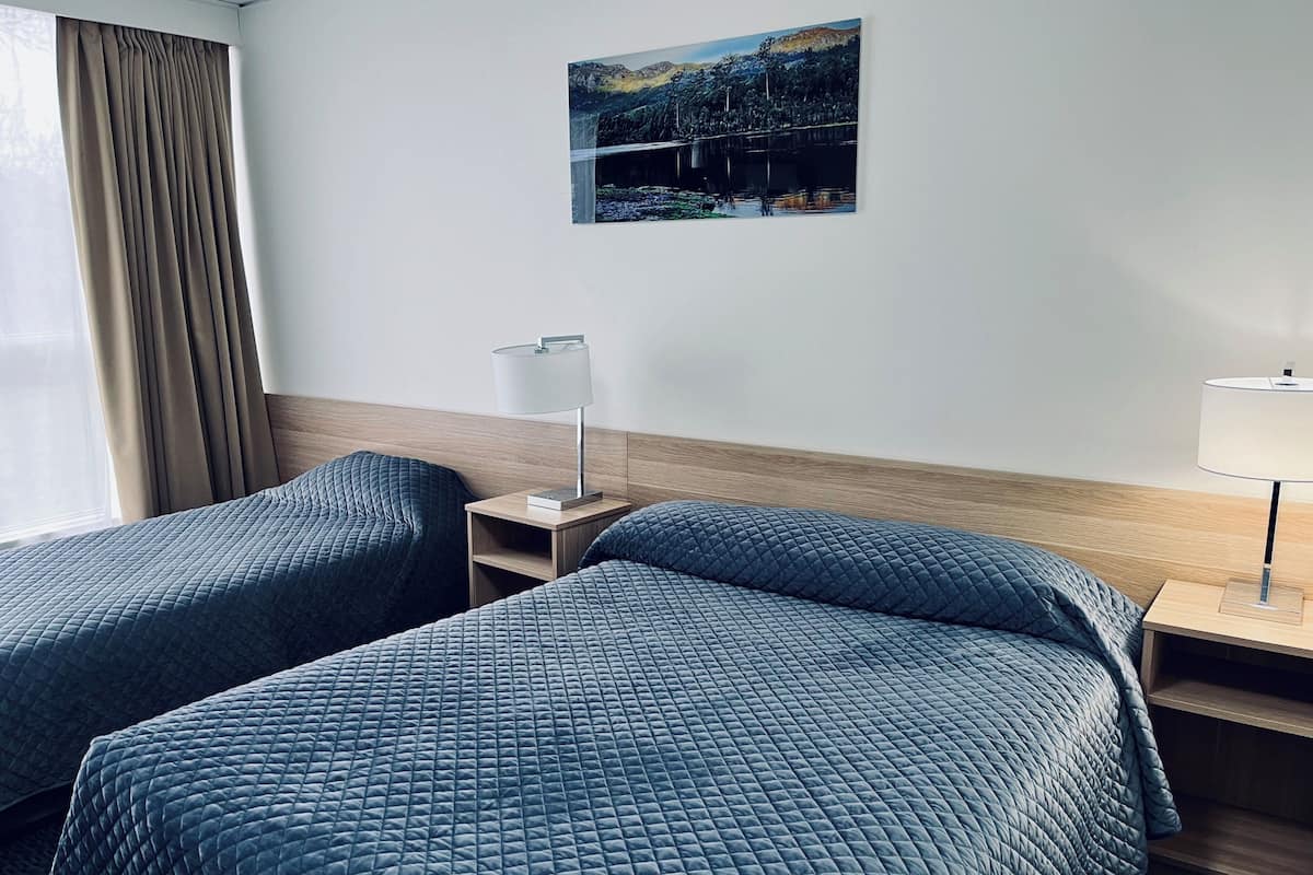 Familjerum | Skrivbord, mörkläggningsgardiner, strykjärn/strykbräda och gratis wi-fi