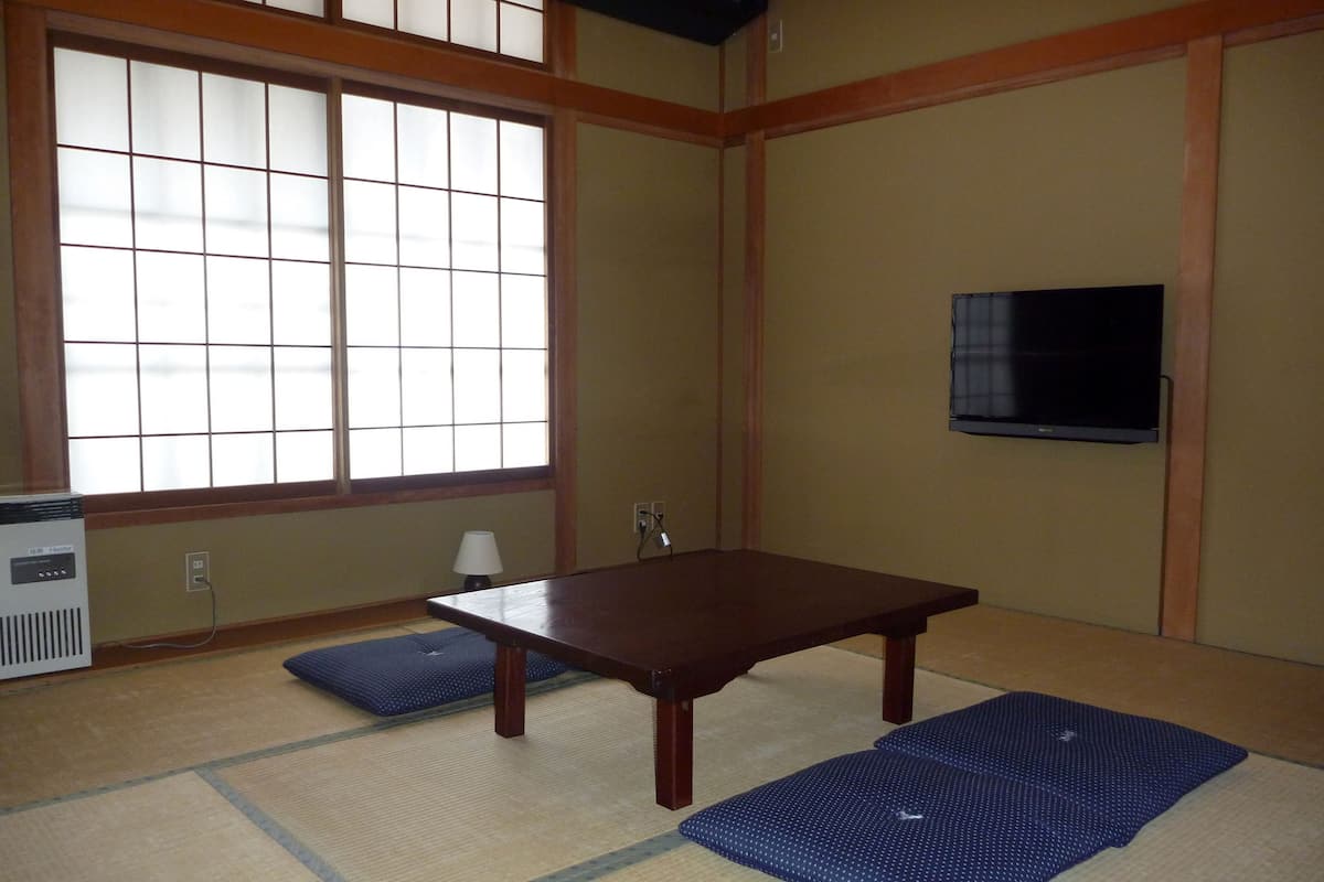 Japanese Style Room | In-room safe, bed sheets