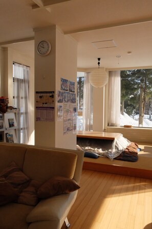 Executive lounge - K's House Hakuba Alps - Hostel (Hakuba)