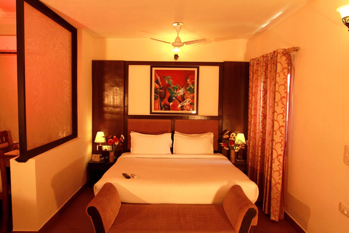 In-room safe, desk, rollaway beds, free WiFi