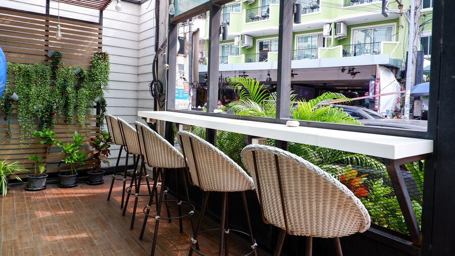 18 Coins Budget Hotel