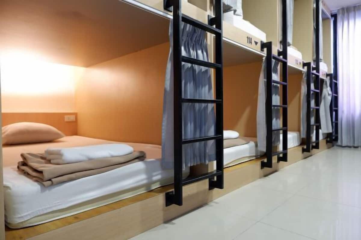Cortinas blackout, wifi gratis y ropa de cama