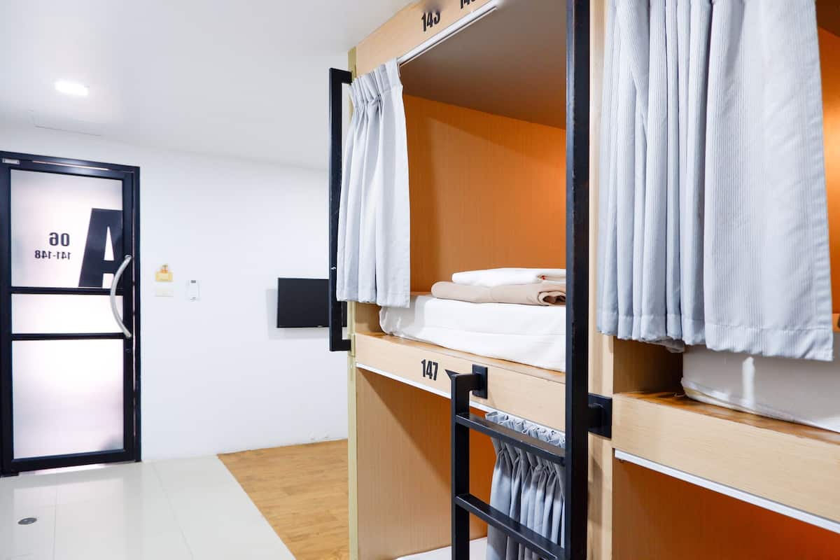 Private 4 Beds in Hostel | 遮光窗帘、免费 WiFi、床单