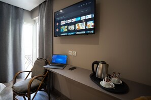 Habitación estándar | Minibar, escritorio, espacio para trabajar con laptop y wifi gratis 