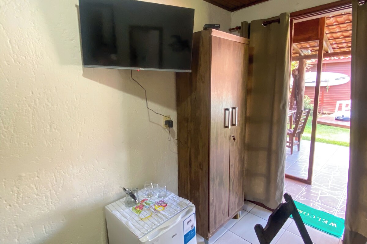 Standard Studio, Patio, Garden View | Minibar, WiFi (free), bed sheets