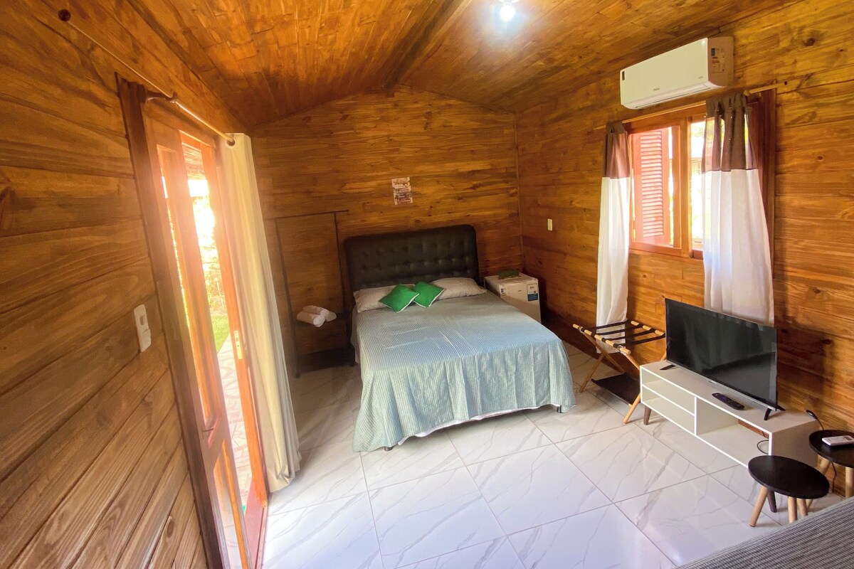 Studio, Patio, Garden View | Minibar, WiFi (free), bed sheets