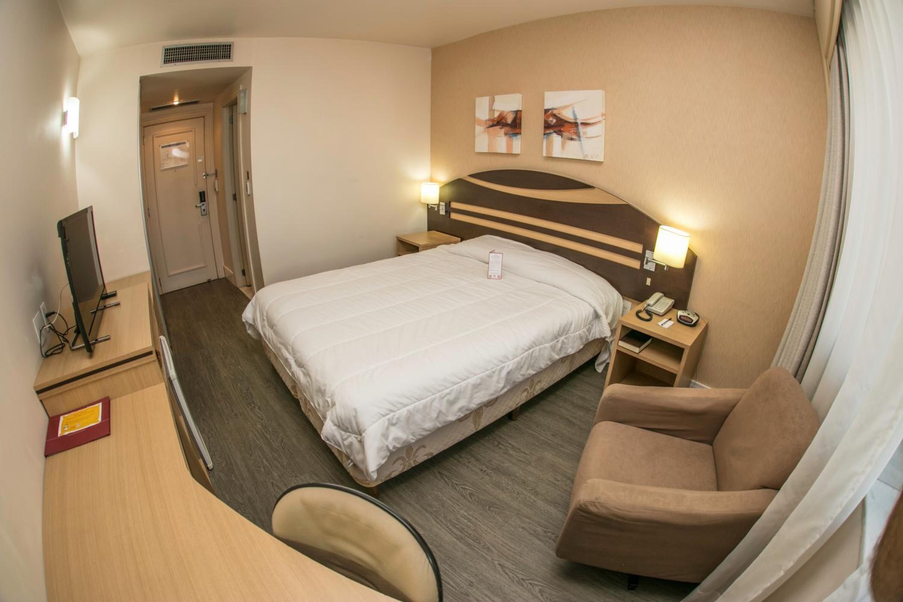 minibar, desk, soundproofing, free wifi