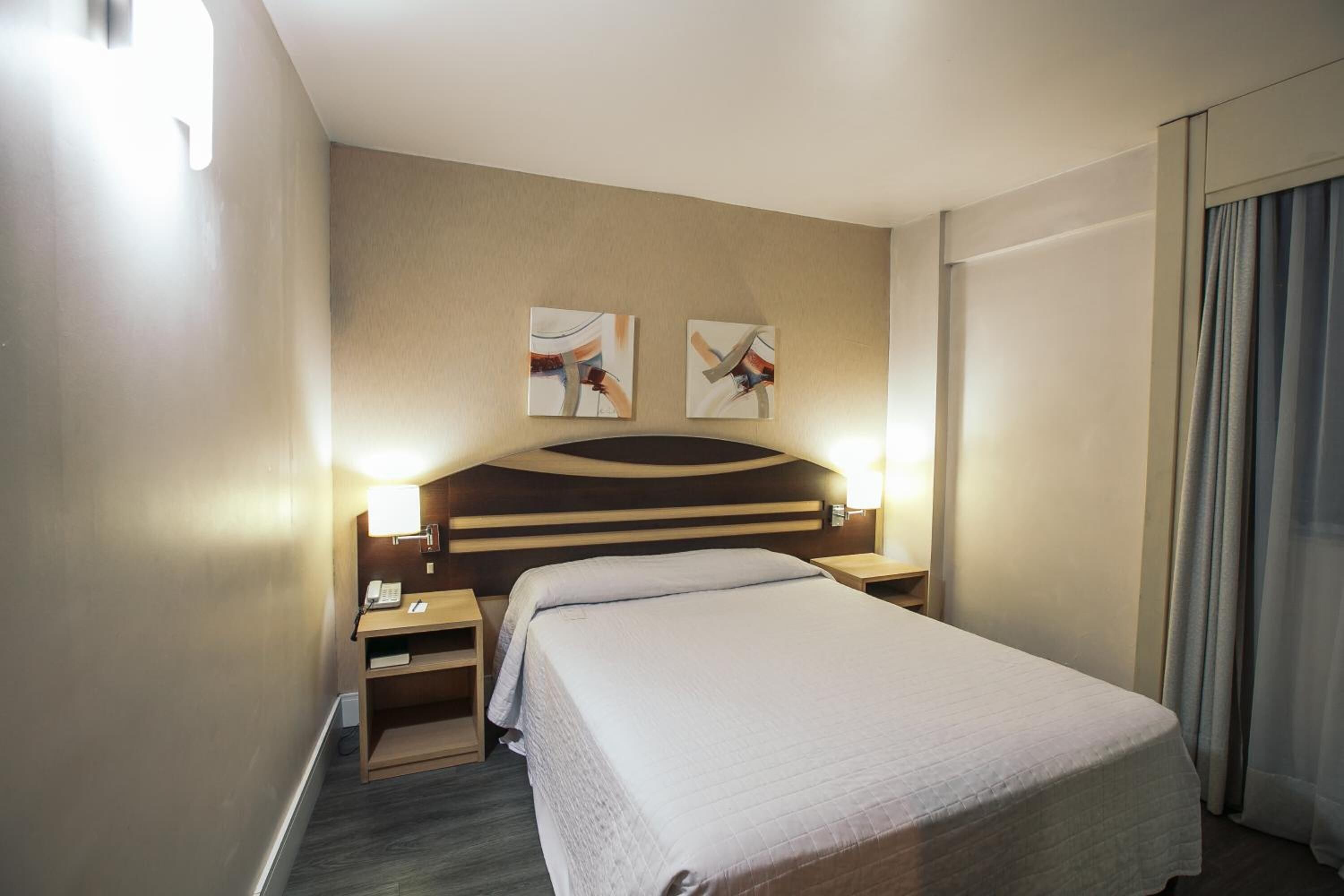 minibar, desk, soundproofing, free wifi