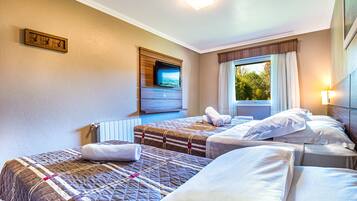 Quadruple Room | 1 bedroom, minibar, in-room safe, desk