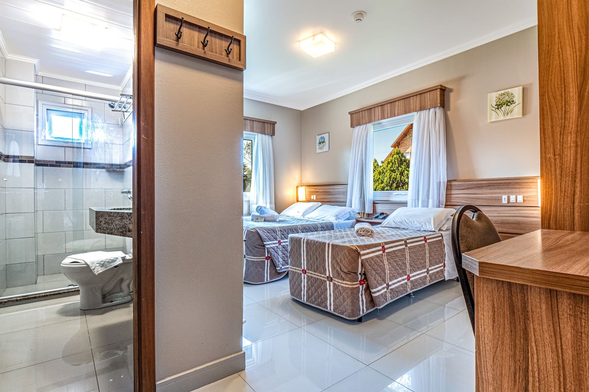 triple room | 1 bedroom, minibar, in-room safe, desk