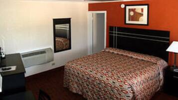 Standard Room, 1 King Bed, Non Smoking | Desk, iron/ironing board, free WiFi, bed sheets