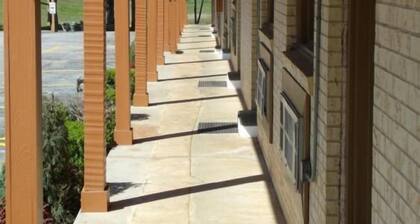 Woodlawn Hills Motel