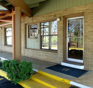 Vista frontal de la propiedad