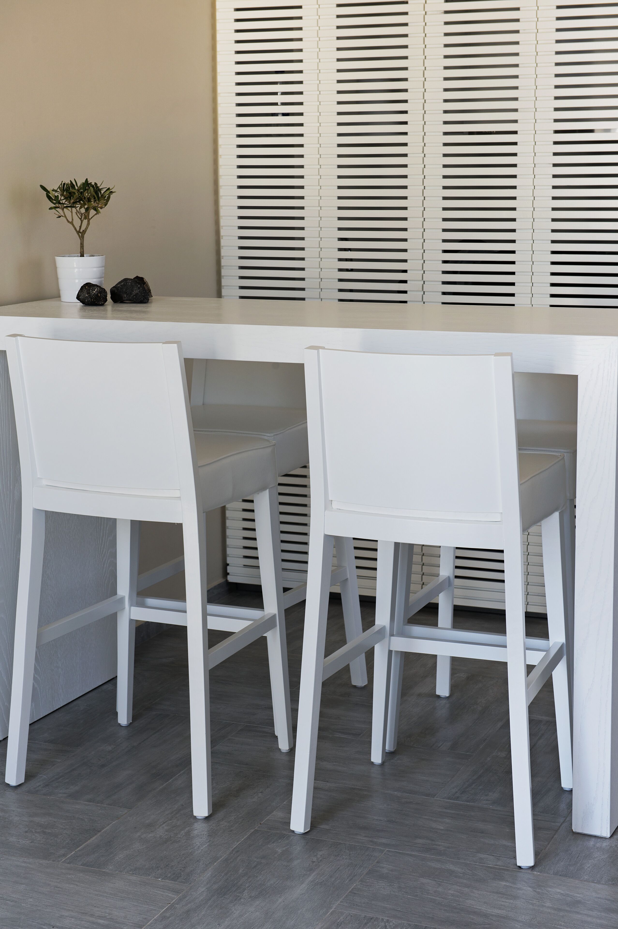 32-inch tv with satellite channels