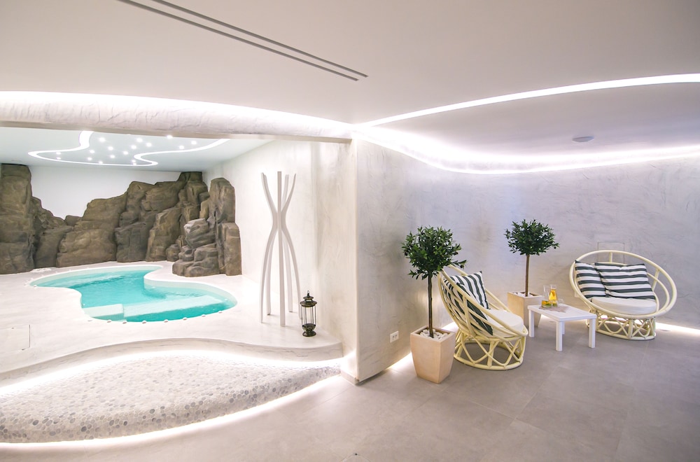 Acroterra Rosa Luxury Suites & Spa by null