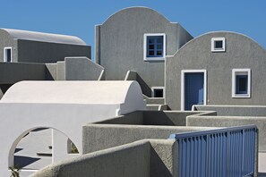 Exterior - Acroterra Rosa Luxury Suites & Spa (Santorini)