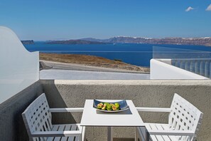 Two-Bedroom Suite  Hot Tub (Caldera View) | Premium bedding, minibar, in-room safe, individually decorated - Acroterra Rosa Luxury Suites & Spa (Santorini)