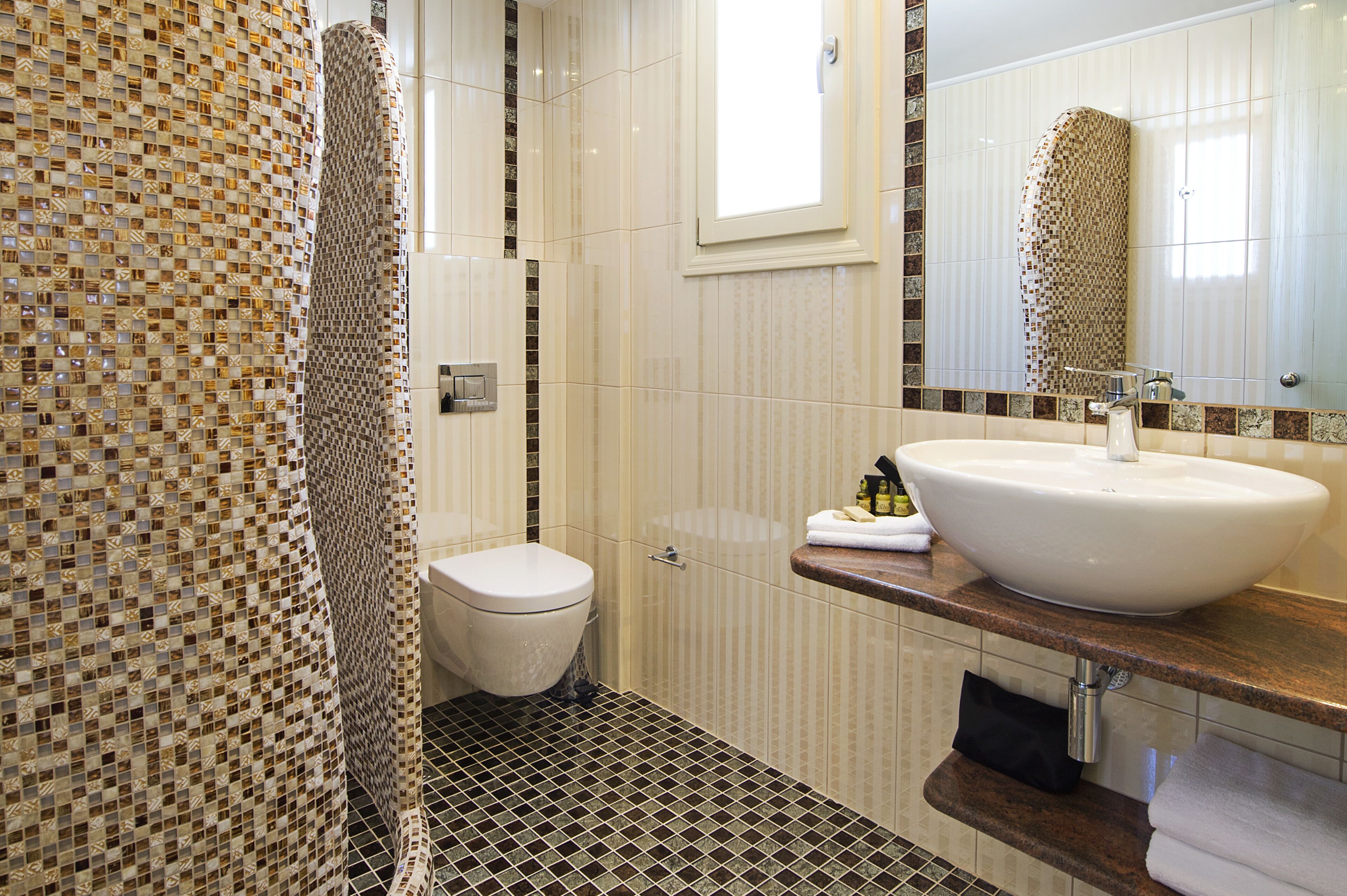 honeymoon suite with plunge pool | bathroom | shower, rainfall showerhead, free toiletries, hair dryer