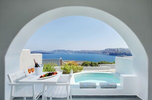 Two-Bedroom Suite Hot Tub (Caldera View) | Premium bedding, minibar, in-room safe, individually decorated