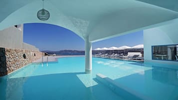 Seasonal outdoor pool, open 8:00 AM to 6:00 PM, pool umbrellas