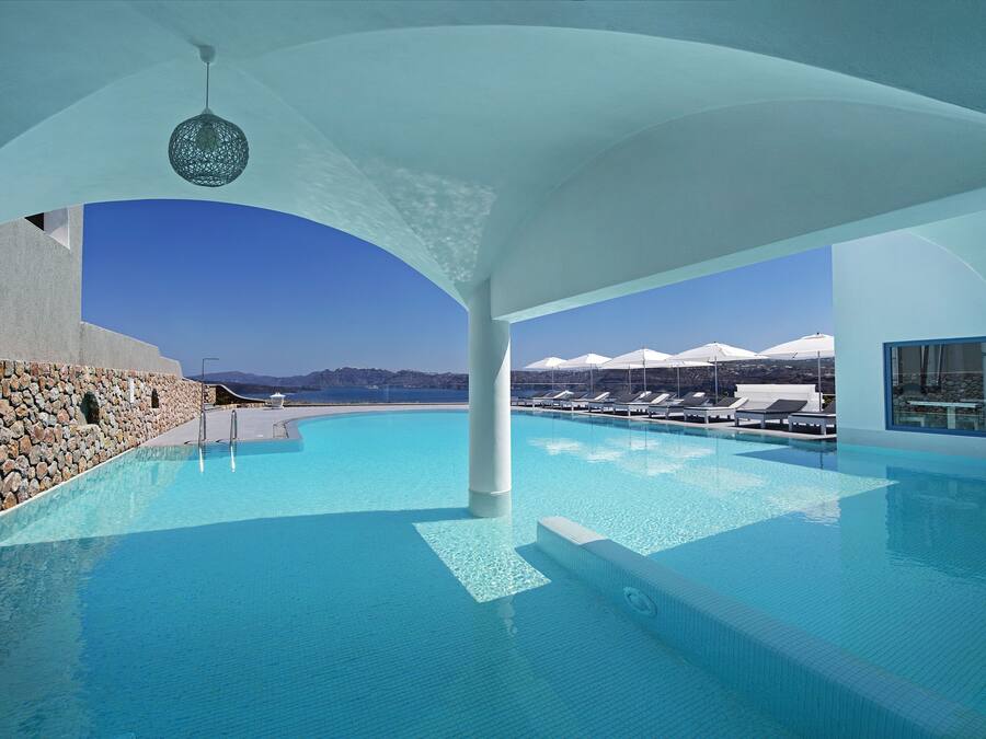 Seasonal outdoor pool, open 8:00 AM to 6:00 PM, pool umbrellas