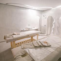 Salas para tratamentos a dois, banheira de hidromassagem, sauna a vapor