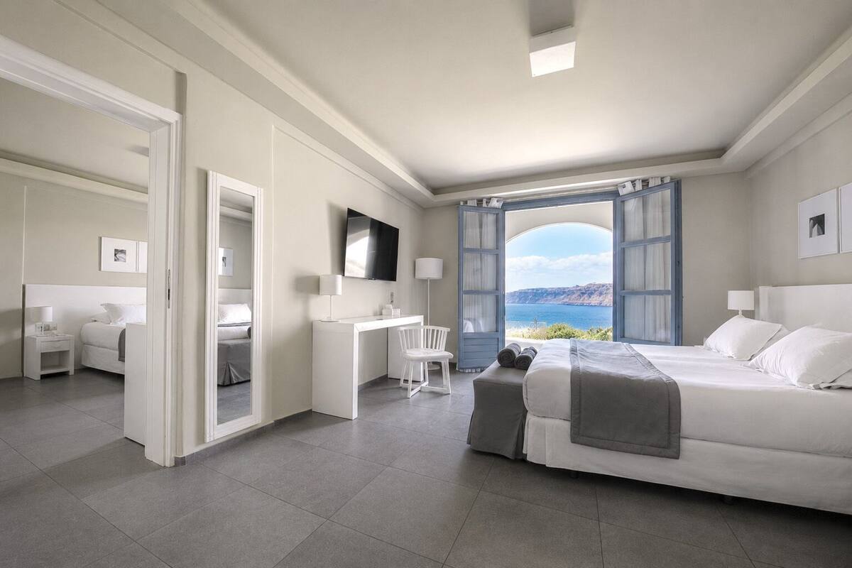 Two-Bedroom Suite  Hot Tub (Caldera View) | Premium bedding, minibar, in-room safe, desk