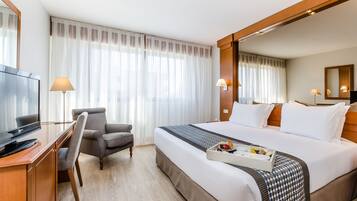 Double Room | Minibar, in-room safe, desk, free WiFi