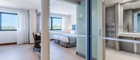 Minibar, in-room safe, desk, free WiFi