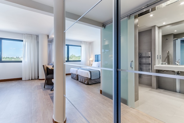 Minibar, in-room safe, desk, free WiFi