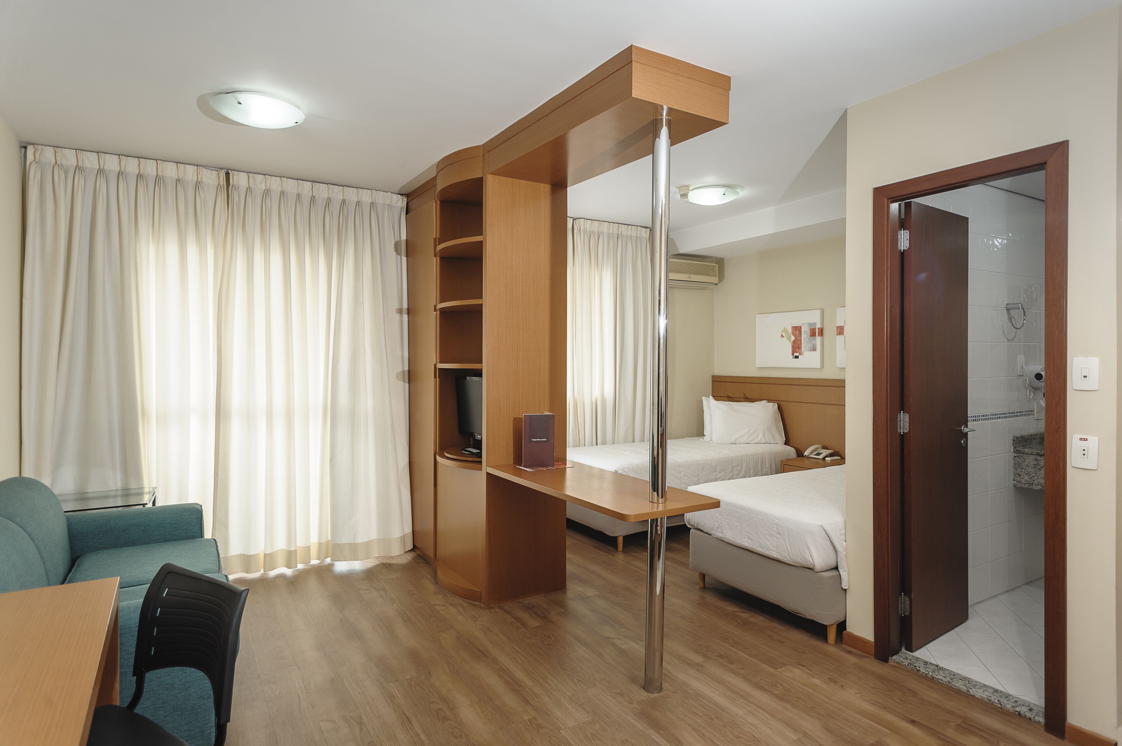 Minibar, caja de seguridad en la habitación, escritorio y wifi gratis 