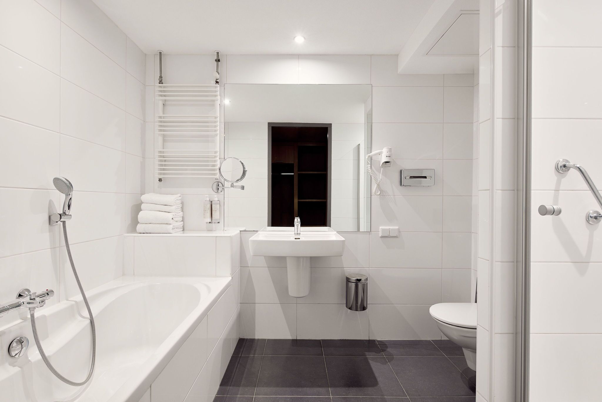 comfort double room | bathroom | free toiletries, hair dryer, towels