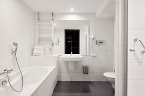 In-room safe, desk, iron/ironing board, free WiFi - Van der Valk Hotel Drachten (Drachten)