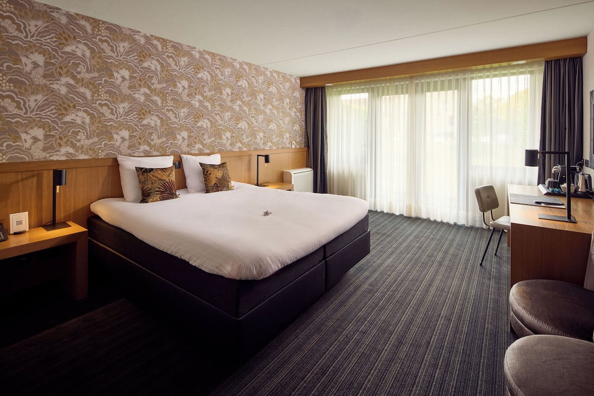 Superior Double Room | Peti besi dalam bilik, meja, seterika/papan seterika, Wi-fi percuma