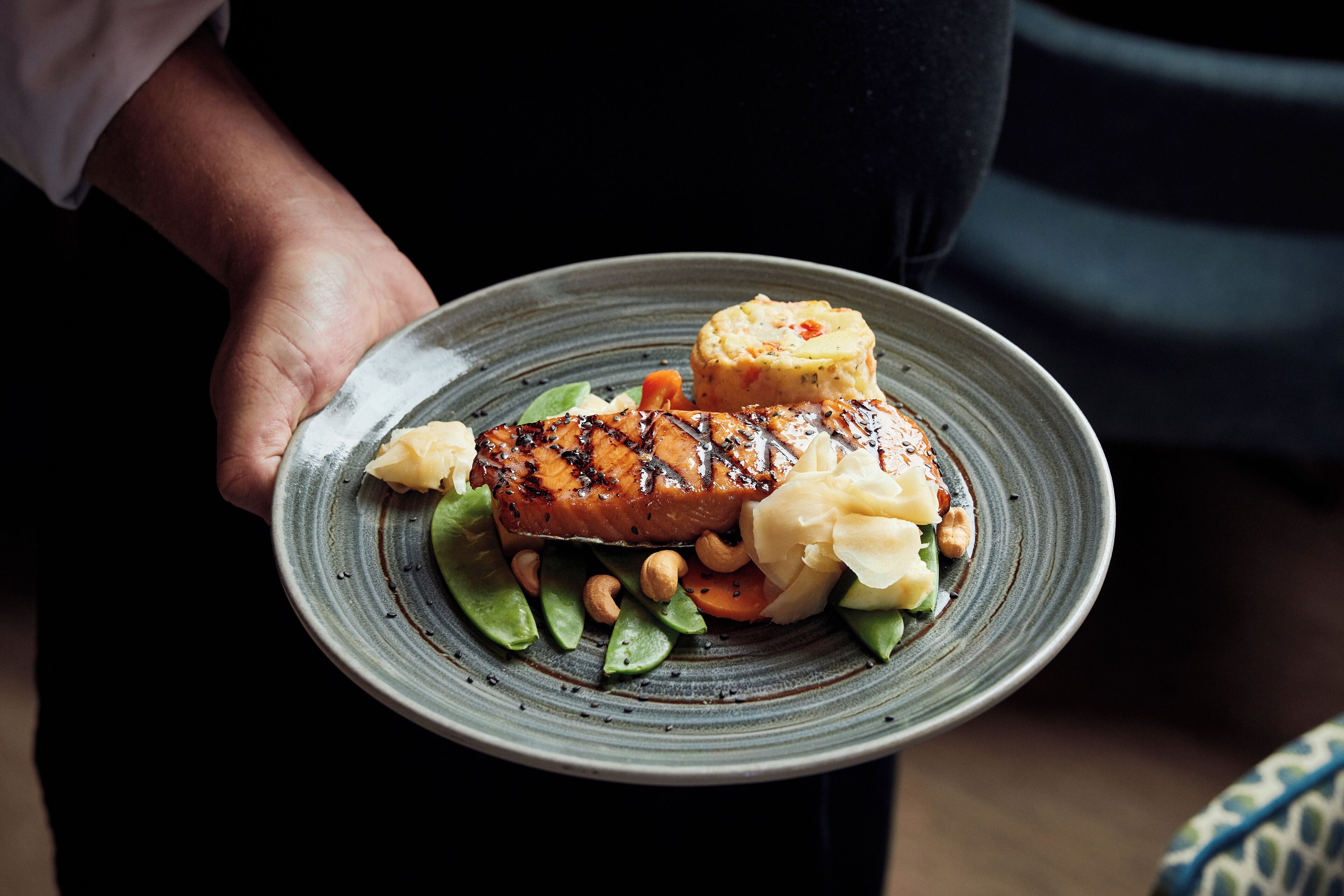 2 restaurants, lunch, dinner served; french cuisine