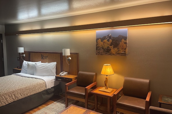 Studiosuite – junior (Up Stairs) | Skrivebord, wi-fi (inkludert), sengetøy og vekkerklokke