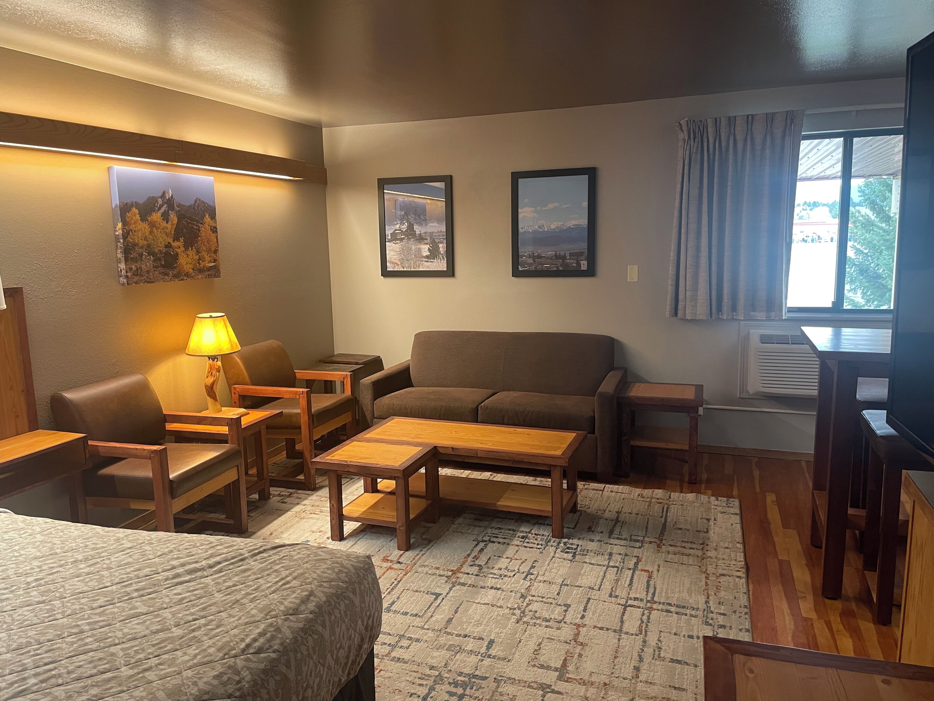 Suite studio Junior (Up Stairs) | Bureau, accès au Wi-Fi (inclus), literie fournie, réveille-matin