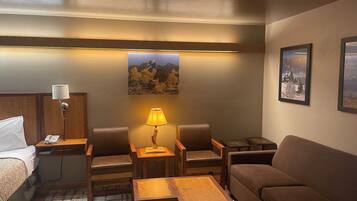 Junior-stúdíósvíta (Up Stairs) | Skrifborð, ókeypis þráðlaus nettenging, rúmföt, vekjaraklukkur