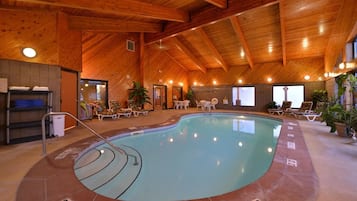 Indoor pool, sun loungers