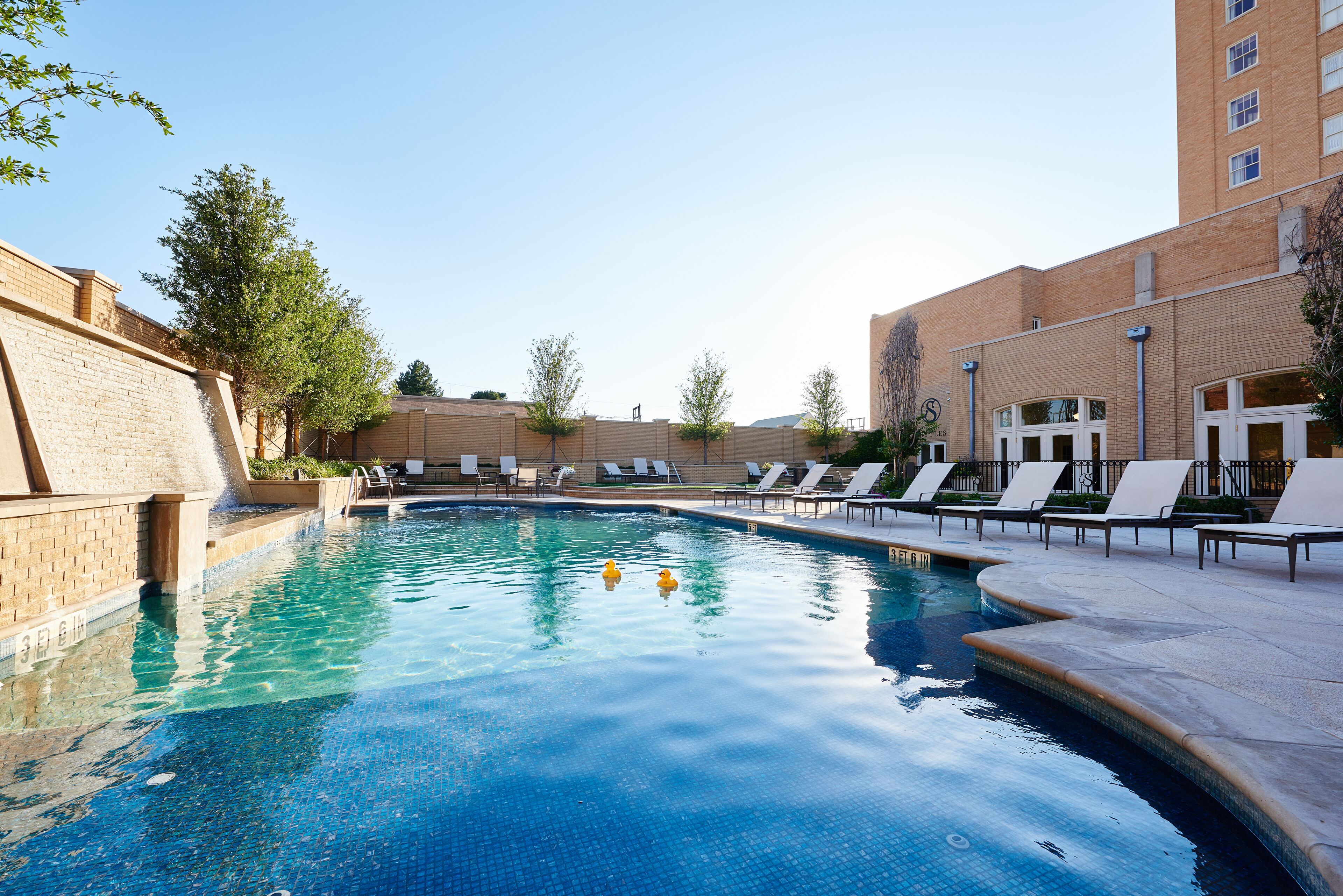 outdoor pool, open 8:00 am to 10:00 pm, pool cabanas (surcharge)