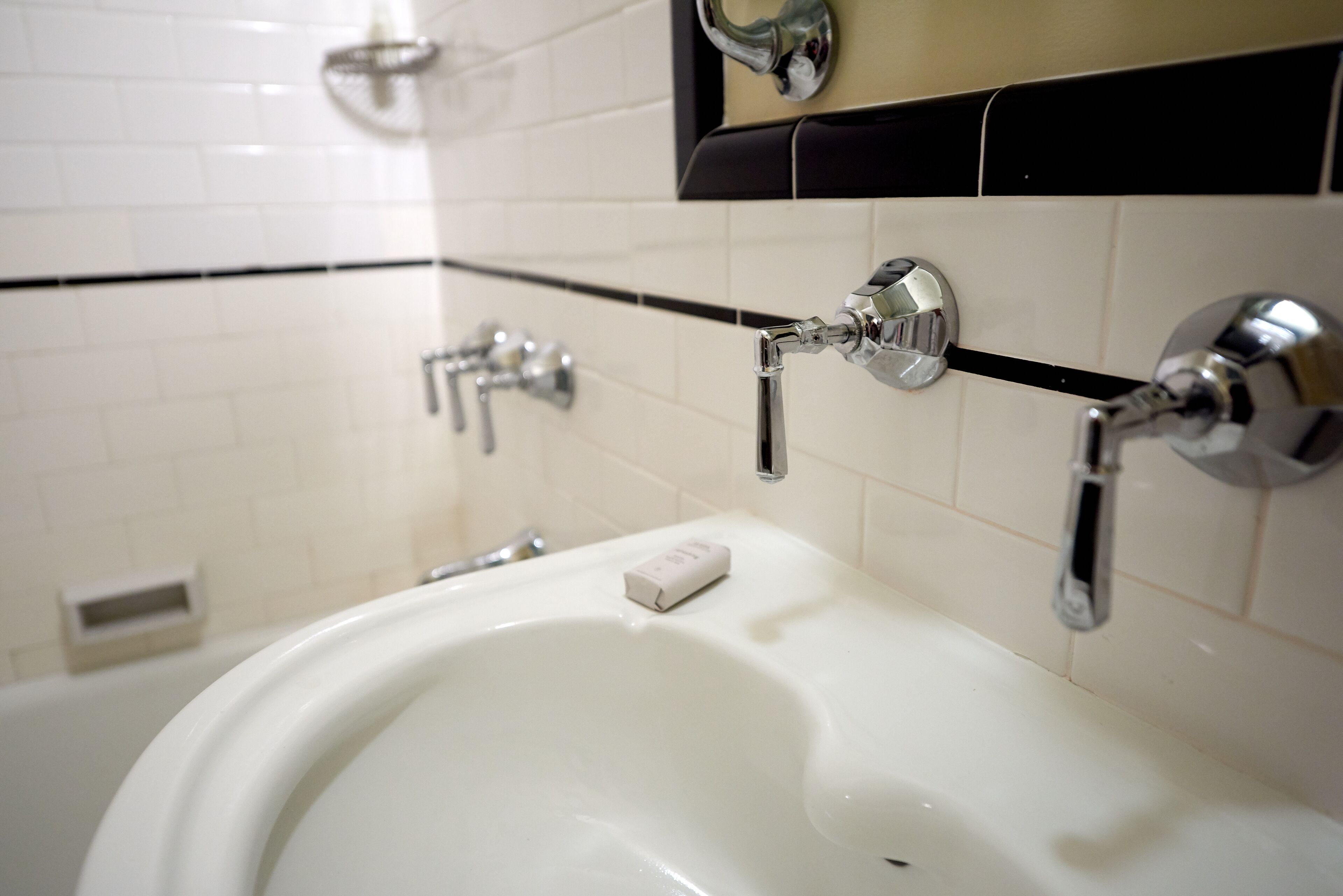 traditional room, 1 queen bed, non smoking | bathroom | designer toiletries, hair dryer, bathrobes, towels